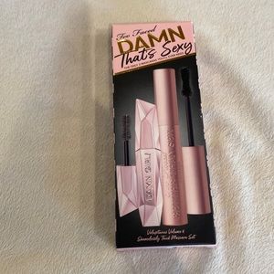 Too faced Damn that sexy 2 mascaras set